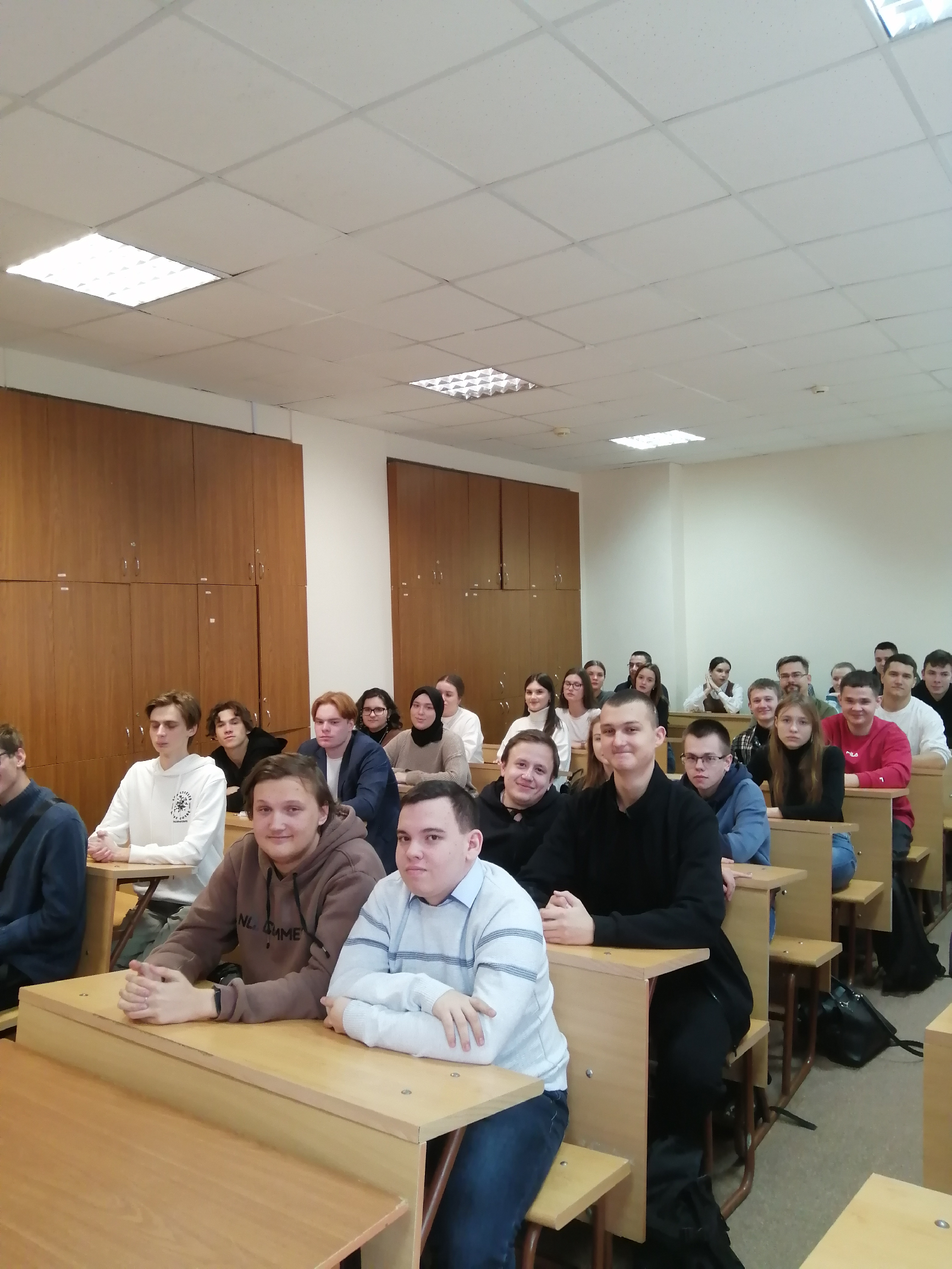 11 ноября 2024 года к.и.н., доцент кафедры ВИиО Семина Н. В. провела интерактивную беседу Не дай себя обмануть со студентами групп 24ИПО1 и 23ИПИ1